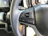 上質さを感じる本革巻きステアリングです。オーディオコントロール等のスイッチが装備されています。お手元で簡単に操作できます☆