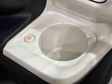 前席/掘り込み式)ホットカップホルダー☆保温付で温活が車内でも実現♪600mlのペットボトルまで対応しておりスイッチ1つで温かい飲み物は保温を、冷たい飲み物は常温にしてくれます