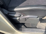 毎日過ごす運転席は要チェック。シートのへたり・擦れ、視界のイメージまで伝わる重要ポイント。