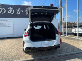 シートを倒すことにより長い物も楽に積み込めます。