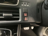 運転席周りのレイアウトをご覧ください。ナビゲーションが綺麗に装着されすっきり収まってますね!