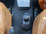 2WDから4WDに変更するトランスファーレバー。