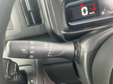 視界をクリアにするワイパー操作は、雨天時でも安全運転を可能にします。運転状況に合わせて最適なワイパーモードを選択し、快適なドライビングを。