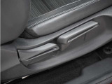 ◆シートハイトアジャスター◆運転席を上下に高さ調節ができます!運転ポジションを体格に合わせてシート調整できます。