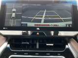 バックカメラ連動で、後方の状況をしっかり確認できます。駐車時や狭い場所での取り回しをサポートし、安全運転を後押しします。