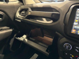 グローブボックス内に、ETC車載器を装備しています。