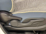 運転手の体格に合わせて運転席の座面の高さ調整ができるシートリフターが付いてます