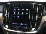 Google搭載のボルボなら、車内にいながら多彩なデジタルライフをお楽しみいただけます。Google Playから必要なアプリをダウンロードして、有意義な移動時間を楽しみましょう。