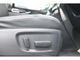パワーシート搭載。微妙な調整が手軽にでき、ぴったりのポジションで運転することが可能です。