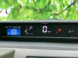視認性の高いメーターで、車速や走行情報を一目で確認できます。シンプルで分かりやすい表示で、運転に集中できます。
