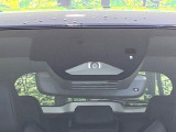 【トヨタセーフティセンス】走行中に前方の車両等を認識し、衝突しそうな時は警報とブレーキで衝突回避と被害軽減をアシスト。より安全にドライブをお楽しみいただけます。