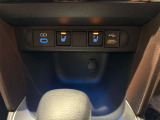 USB給電口♪ 運転席、助手席シートヒーターの操作も!