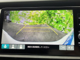 駐車時や後退時に安全をサポートします。後方を確認できるリアビューカメラを搭載し、運転初心者の方も安心して運転できます。