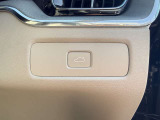 ◆パワーテールゲート/運転席から降りることなくテールゲートの開閉が可能です。