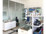 世田谷支店2Fには点検などでゆったりお待ち頂けるスペースがございます。Volkswagenグッズも販売しておりますので、お声がけください。