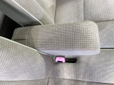 【アームレスト】運転中の身体の負担を軽減してくれるアームレストを装備♪