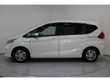 Honda独自のセンタータンクレイアウト、低床設計で床が低くドアも大きく開きますので、女性やお子様、ご年配の方にも一段と乗り降りがしやすくなっています。