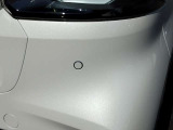 後方にはコーナーセンサーが付いております。音で危険を知らせてくれるのとブレーキとアクセルの踏み間違えも防止してくれます。