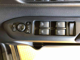 パワーウィンドウつきで窓の開閉もラクラク♪更に電動格納ドアミラー付!