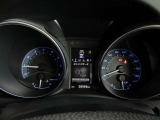 運転に役立つ情報を分かりやすく表示するマルチインフォメーションディスプレイを中央に配したとても見やすいメーター☆