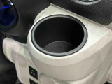 運転席側掘り込み式インパネカップホルダー