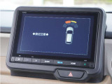 【クリアランスソナー】バンパーに付いたセンサーが障害物を検知。一定の距離に近づくとアラートで教えてくれます。狭い駐車スペースや車庫入れ時も安心です。