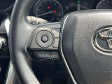 ステアリングスイッチ付きで運転中、前方から目線をそらすことなく、オーディオ等の操作が可能です!