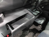 インストスライドボックス ティッシュボックスがまるまる一つ入るボックスです運転席からも開け閉め可能です