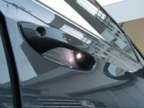 キーを携帯していれば、ドアハンドルに触れるだけで施錠・解錠が可能。取り出す手間なくスムーズに乗り降りできます!