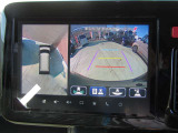 全方位モニター付きです。例えばバック駐車をする際、ナビの画面に車の四方を映した映像が見られます。運転席からは見えにくい箇所も確認が行えるので、安心です♪