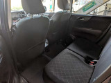 ご家族や友人が乗車する際にも十分な空間を備えたリアシート。普段使いに重宝する座席エリアです。