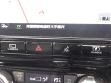 カメラ、マナーモード、チャージモードなどの各スイッチです。