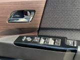 運転席ドアスイッチ周辺です。