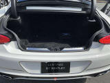広々とした荷室にはキャリーバックは勿論、ゴルフバックも車載出来ます