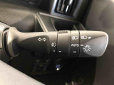 ☆オートライト機能☆車外の明るさに応じて自動的でヘッドランプを点灯および消灯します。夕暮れ時やトンネルなどで便利です!