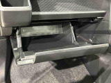 すぐに取り出せ、しまえる多彩な収納が付いてます