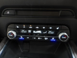 暑い夏の時期にとっても快適なシートベンチレーションを装備!シート内部に取り付けられたファンでシートの表面を換気して、涼しくしてくれます。