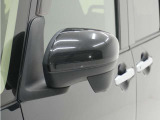 ◆ドアミラーウインカー◆ドアミラーにウインカーを装備しています。対向車に自身の進行方向を合図し安全に運転できます。