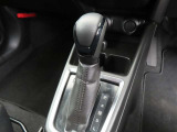 シンプルでありながら高級感のあるシフトレバーですね!!