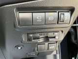 オートマチックハイビームとは、先行車や対向車のライトを認識し、ハイビームとロービームを自動で切り替える機能です。夜道の視界を確保します。詳細は販売店スタッフまでおたずねください。