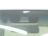 ◆Honda SENSING◆ カメラ等装置で精度の高い検知能力を発揮、安全運転を支援します。ステアリング上のコントローラーに注目!