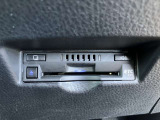 純正ETCでビルトインです。インパネに収まり見た目もスッキリです!高速道路の料金所でお金を用意する手間がいりません!