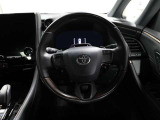 各操作スイッチなどもハンドルから手を放すことなく操作可能で安全運転に支援いたします!