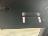 バニティミラー装備。