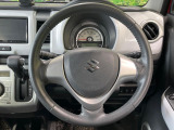 インテリアに合わせたデザインのステアリングは、運転される方のことも考え、運転しやすい形状、大きさです。是非一度、実際に触ってお確かめください。