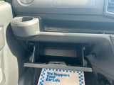 収納スペースになります!車検証入れなども入ります♪