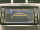 駐車時や後退時の安全をサポート。後方視界の死角を減らし、スムーズな後退を可能にします。