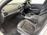 長時間の運転でも疲れにくく、オーナー様の事だけを考えて作成したBMWならではのとっておきのシートです。