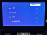 多彩なメディアに対応し、お好みの音楽を快適に楽しめます。ラジオ、CD、USBなど、様々なソースから音楽を選べます。