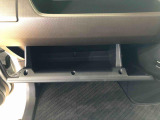 よく使うものが手を伸ばせばすぐ届く、機能面で充実した収納。